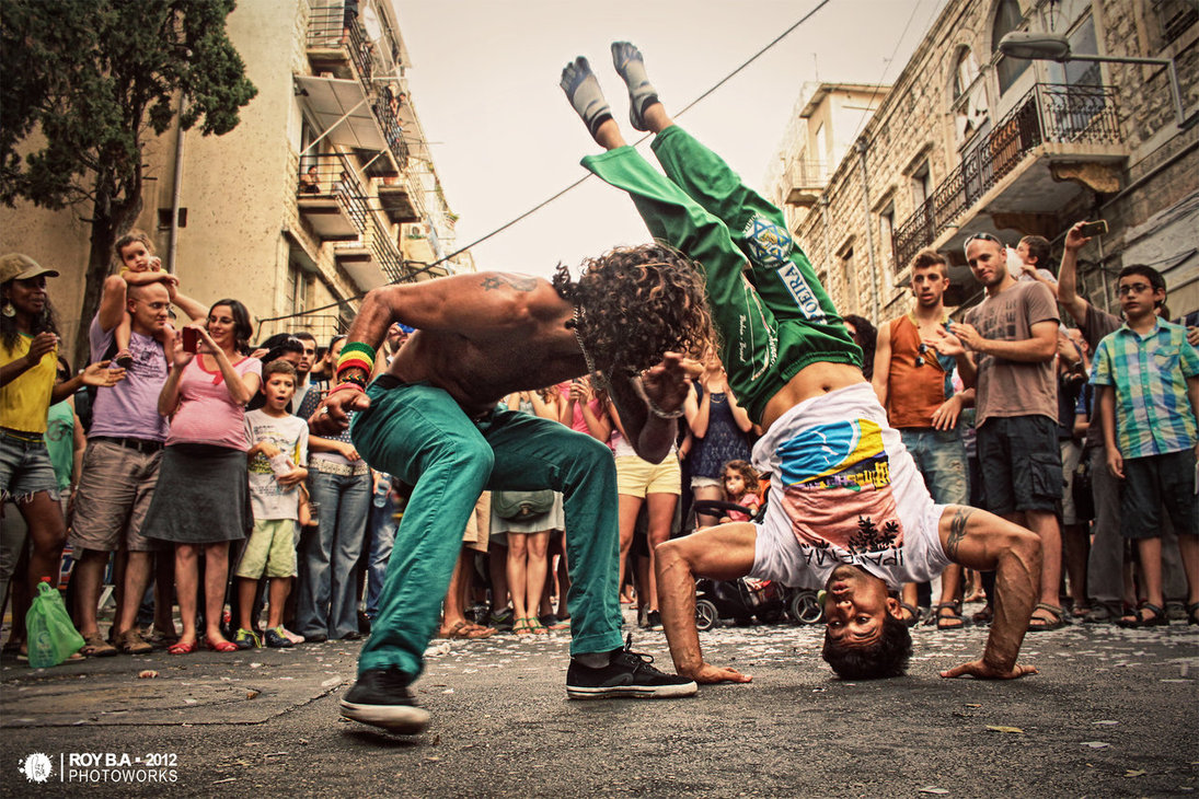 Amazing-Capoeira-by-roy-ba